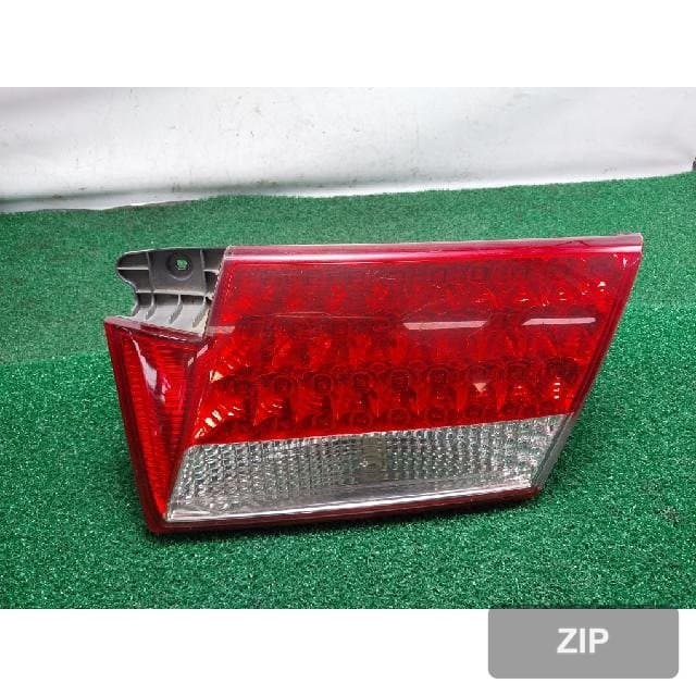Hyundai Grandeur TG 2006 — накладка крышки багажника с фонарём подсветки номера, правая