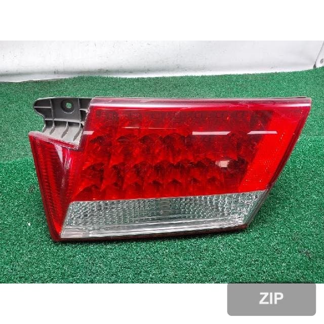 Hyundai Grandeur TG 2006 — накладка крышки багажника с фонарём, правая