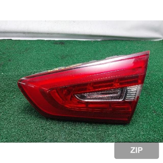 Kia K7 2015 — накладка крышки багажника правая с фонарём