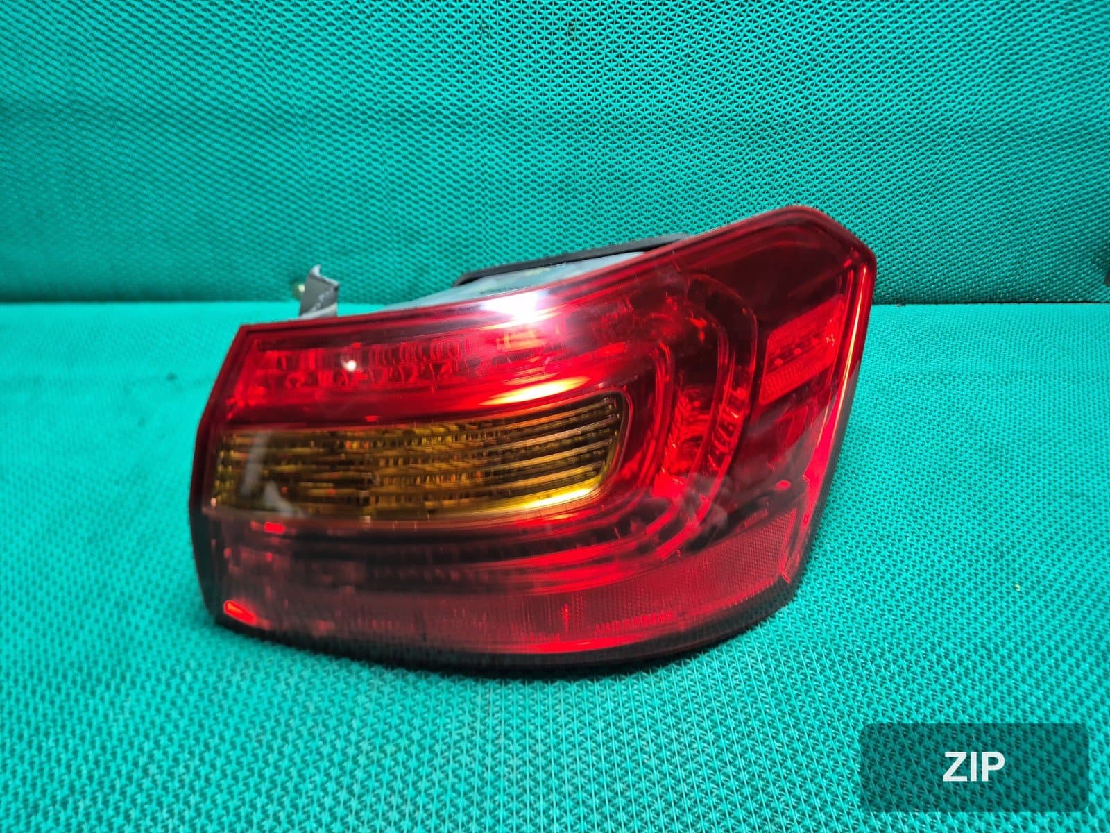 Kia K7 2012 — задний фонарь правый