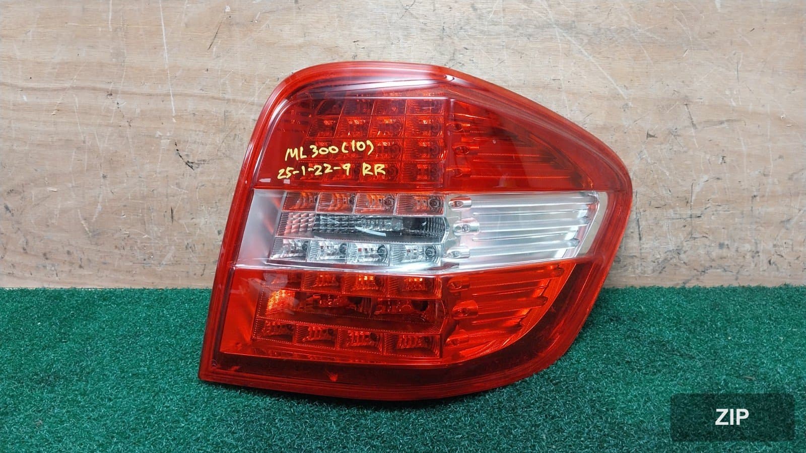 Mercedes-Benz 300 CDI 2010 — задний фонарь правый (пассажирский)