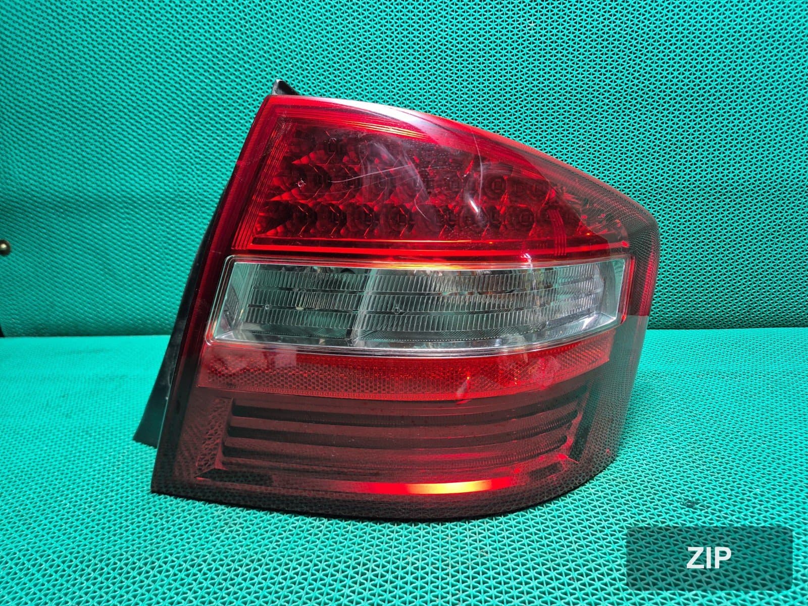 KG Mobility (Ssangyong) Chairman W 2010 — фонарь задний правый