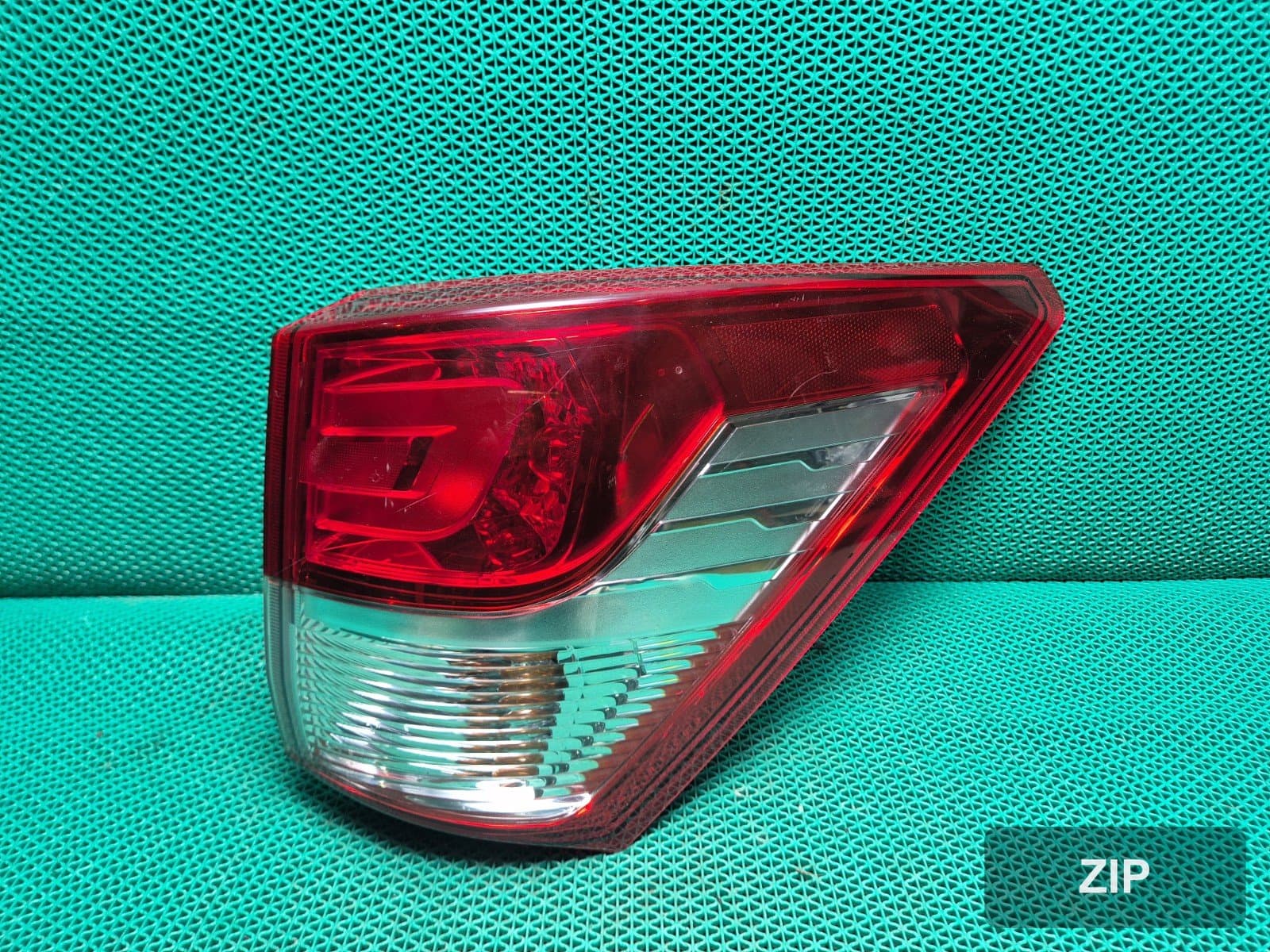 KG모빌리티(쌍용) Korando Turismo 2014 — задний фонарь правый