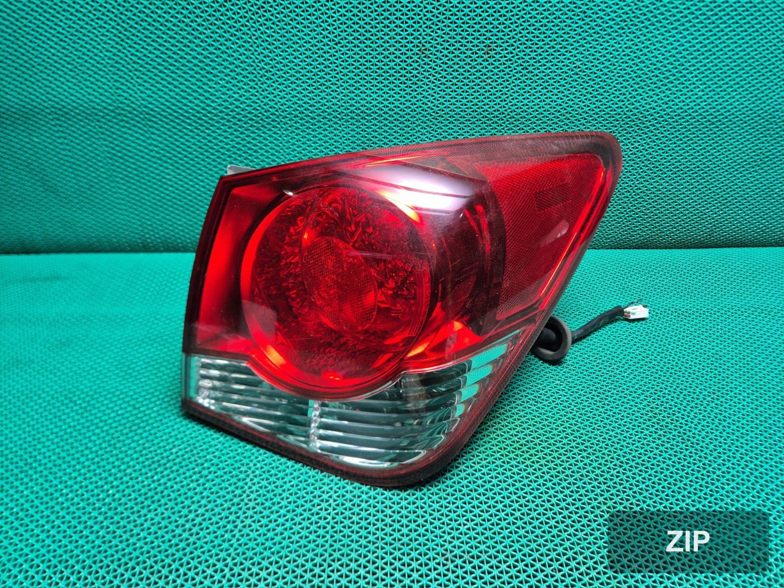 Chevrolet Lacetti Premier 2010 — фонарь задний правый 95393940