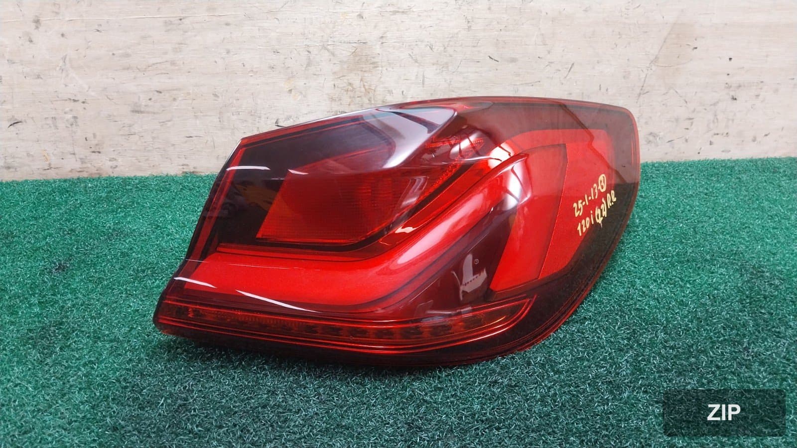 BMW 1 Series F40 120i 2022 — задний фонарь правый