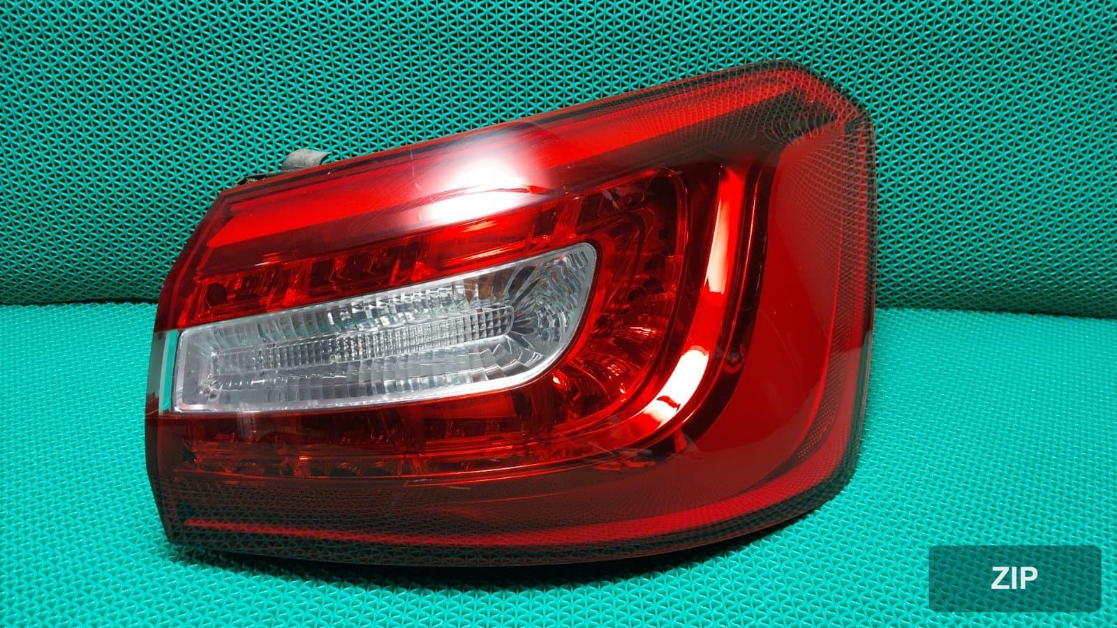 Kia K7 2015 — задний фонарь правый