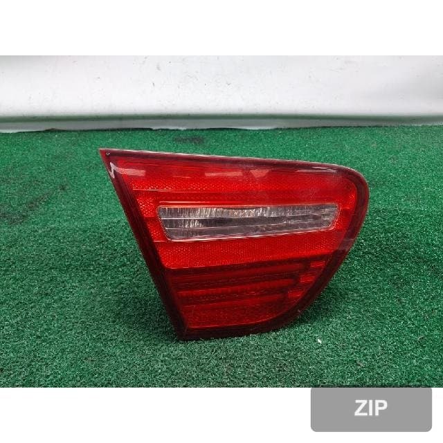 Hyundai Avante HD 2008 — наличник крышки багажника левый с фонарём номера 92403-2H0