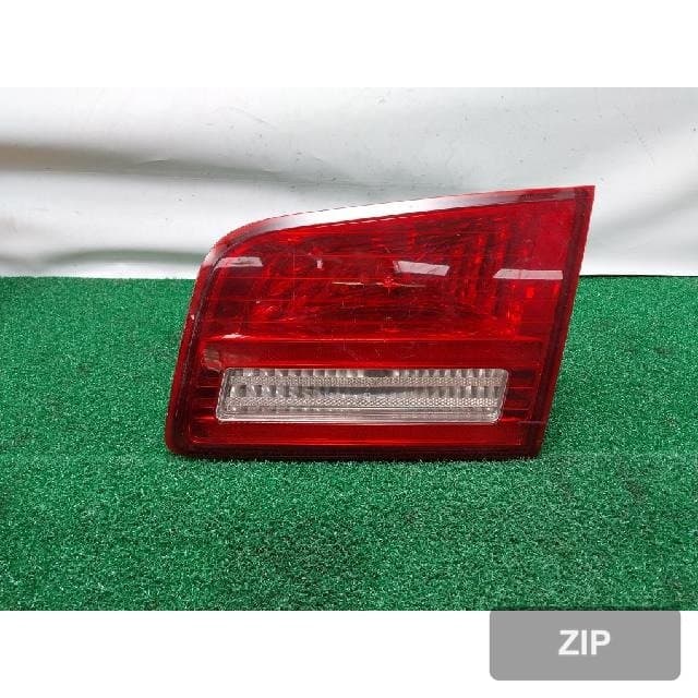 Kia Lotze Advance 2008 — накладка крышки багажника правая с подсветкой номера