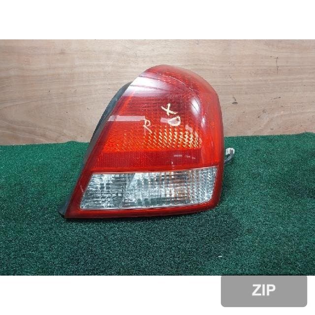 Hyundai Avante XD 2002 — задний фонарь правый (пассажирский)