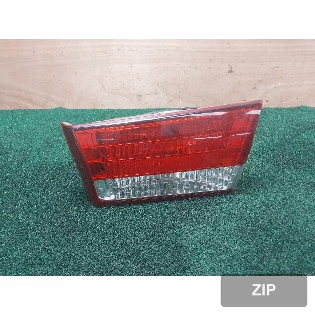 Hyundai NF Sonata 2006 — накладка крышки багажника с фонарём правая 92404-3K0