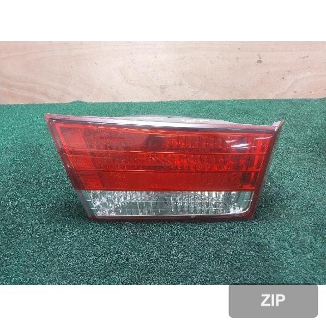 Hyundai NF Sonata 2006 — накладка крышки багажника левая 92403-3K0