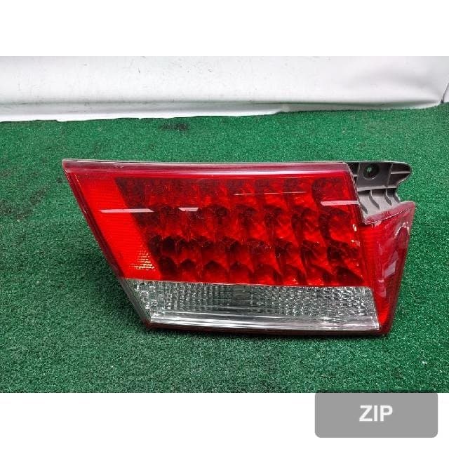 Hyundai Grandeur TG 2006 — накладка крышки багажника левая с фонарём подсветки номера