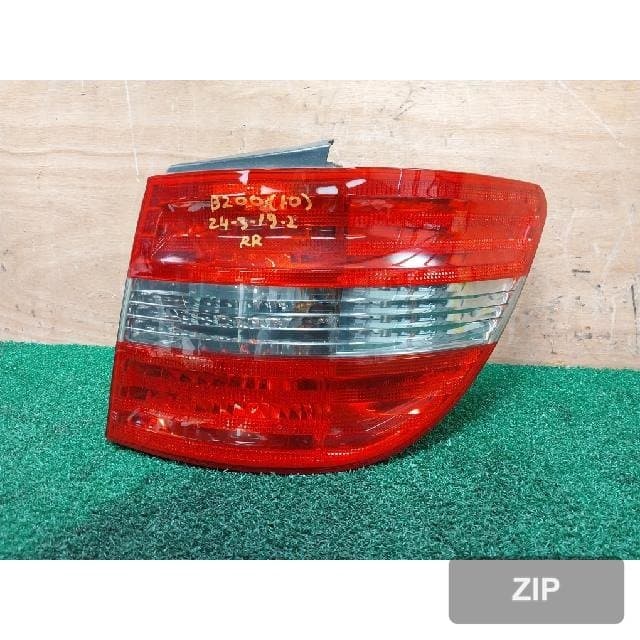 Mercedes-Benz B200 2010 — задний фонарь правый