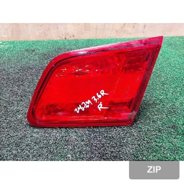 Jeep Rubicon 2010 — накладка крышки багажника правая с фонарём