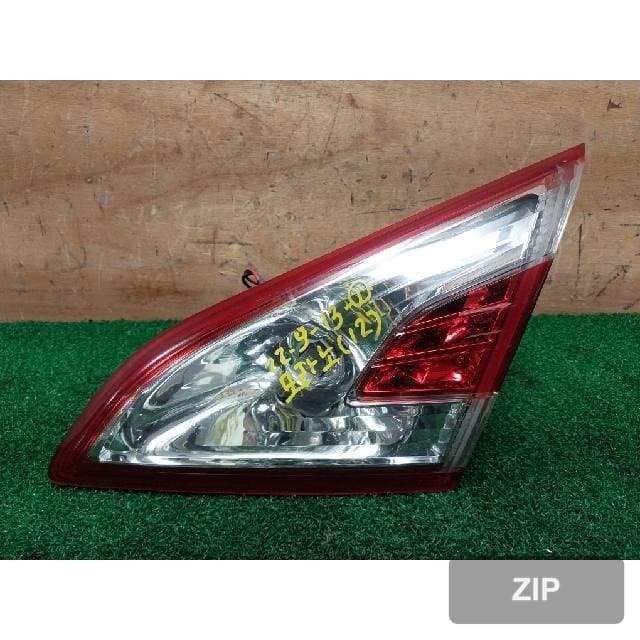 Nissan Murano 2012 — накладка крышки багажника правая 265401SX0A