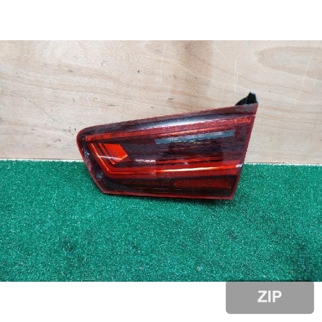 Audi A6 2016 — накладка крышки багажника правая (в сборе с фонарём) 4G5 945 094 E