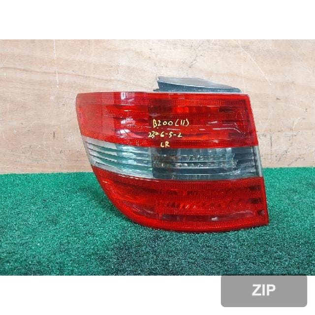 Mercedes-Benz B200 2011 — задний фонарь левый