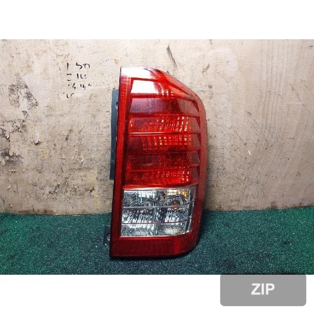 Kia Grand Carnival R 2011 — фонарь задний правый (пассажирский) 924024J000