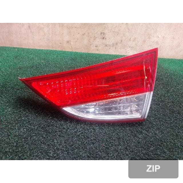 Hyundai Avante MD 2012 — накладка крышки багажника правая с фонарём 92404-3X0