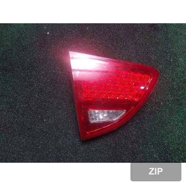 Hyundai Veracruz 2009 — накладка крышки багажника левая с фонарём подсветки номера 9240-3J1