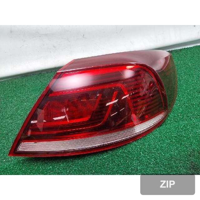 Volkswagen Passat CC 2.0L 2012 — задний фонарь правый