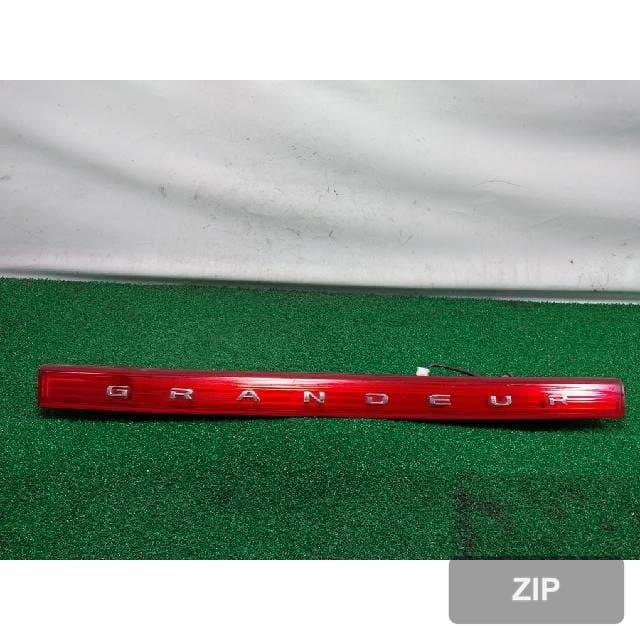 Hyundai Grandeur TG 2005 — накладка крышки багажника левая с фонарём подсветки номера 87360-3L000