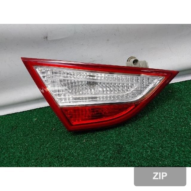 Hyundai YF Sonata 2012 — накладка крышки багажника левая
