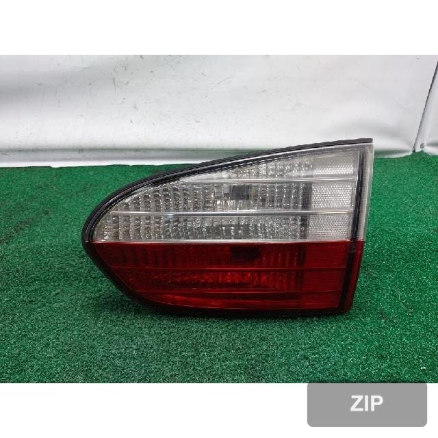 Hyundai Starex 2005 — накладка крышки багажника правая с фонарём
