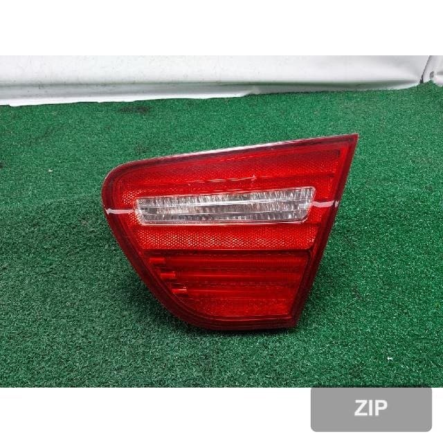 Hyundai Avante HD 2010 — накладка крышки багажника правая с фонарём