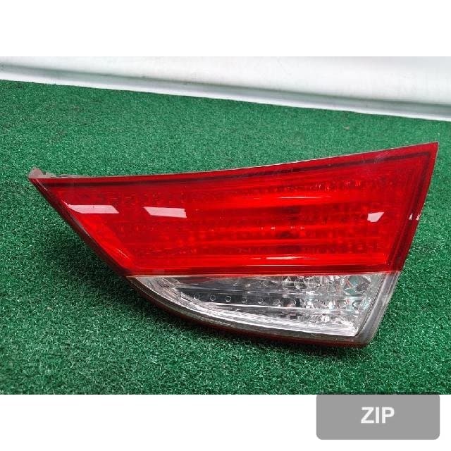 Hyundai Avante MD 2012 — накладка крышки багажника правая с фонарём 92404-3X0