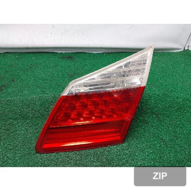 Hyundai Genesis 2008 — накладка крышки багажника правая с фонарём 92404-3M000