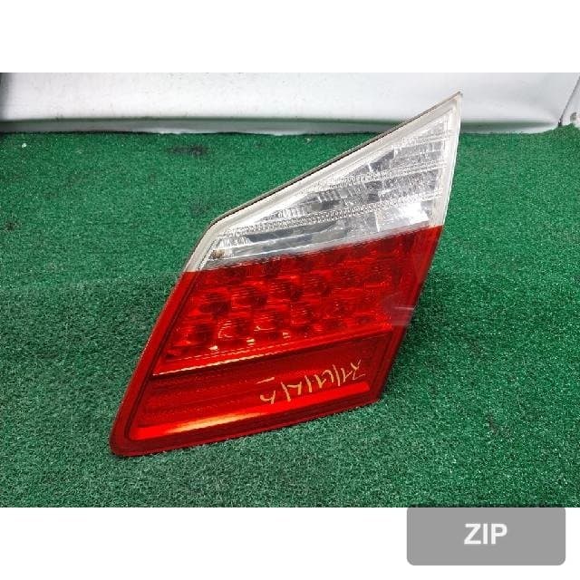 Hyundai Genesis 2008 — накладка крышки багажника правая 92404-3M0