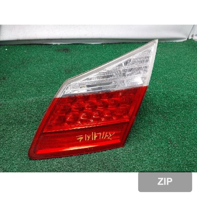 Hyundai Genesis 2008 — накладка крышки багажника правая с фонарём 92404-3M0