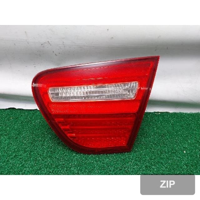 Hyundai Avante HD 2009 — накладка крышки багажника правая
