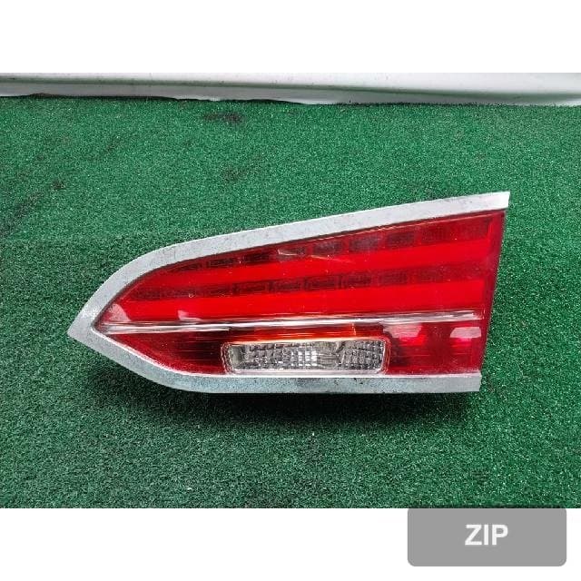 Hyundai Santa Fe DM 2014 — накладка крышки багажника правая с фонарём номера 92406-2W130