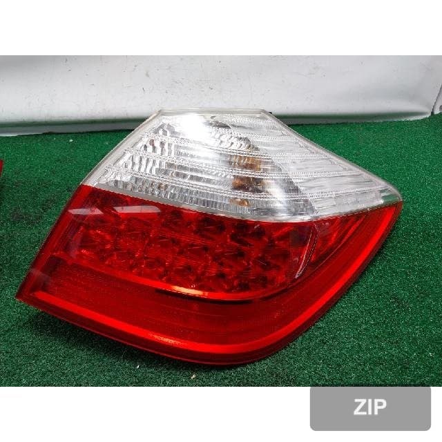 Hyundai Genesis 2008 — задний фонарь правый (пассажирский) 92402-3M0