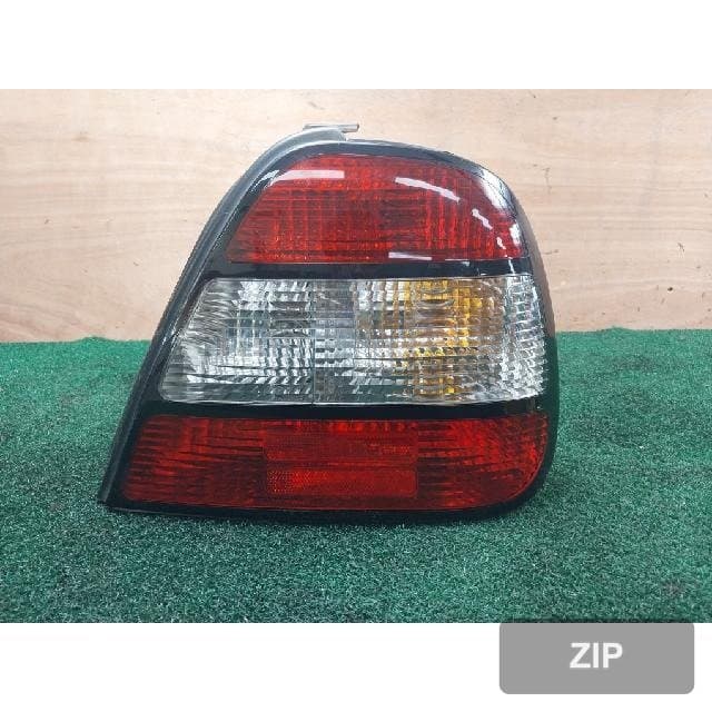 Chevrolet Leganza 1997 — задний фонарь правый