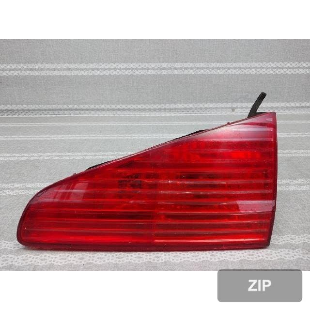 Peugeot 607 2006 — накладка крышки багажника правая