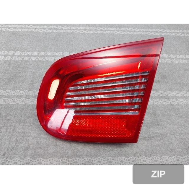 Volkswagen EOS 2009 — накладка крышки багажника правая