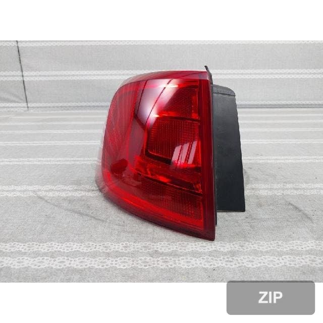 Volkswagen Jetta 2012 — задний фонарь левый