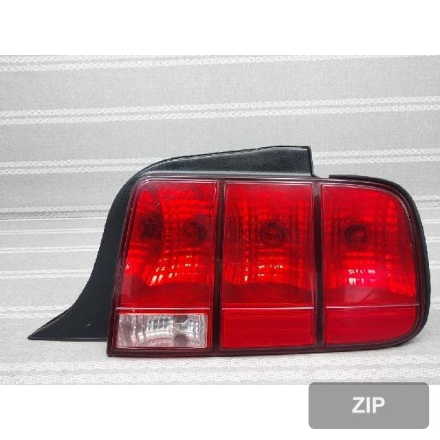 Ford Mustang 2008 — задний фонарь правый