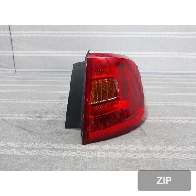 Volkswagen Jetta 2014 — задний фонарь правый