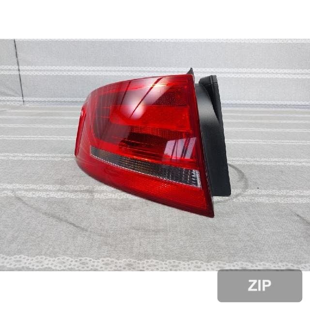 Audi A4 2009 — задний фонарь левый