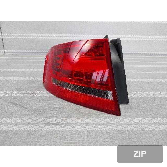 Audi A4 2010 — задний фонарь левый