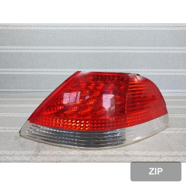 BMW 745i 2002 — задний фонарь правый