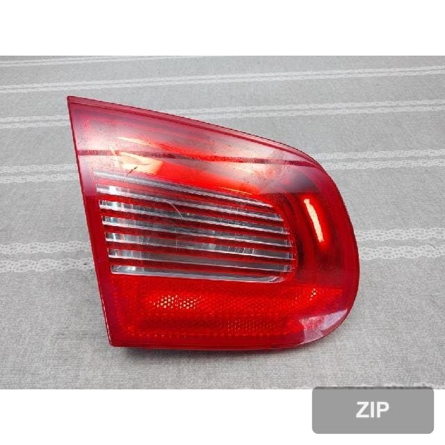 Volkswagen EOS 2.0 TFSI 2008 — накладка крышки багажника левая