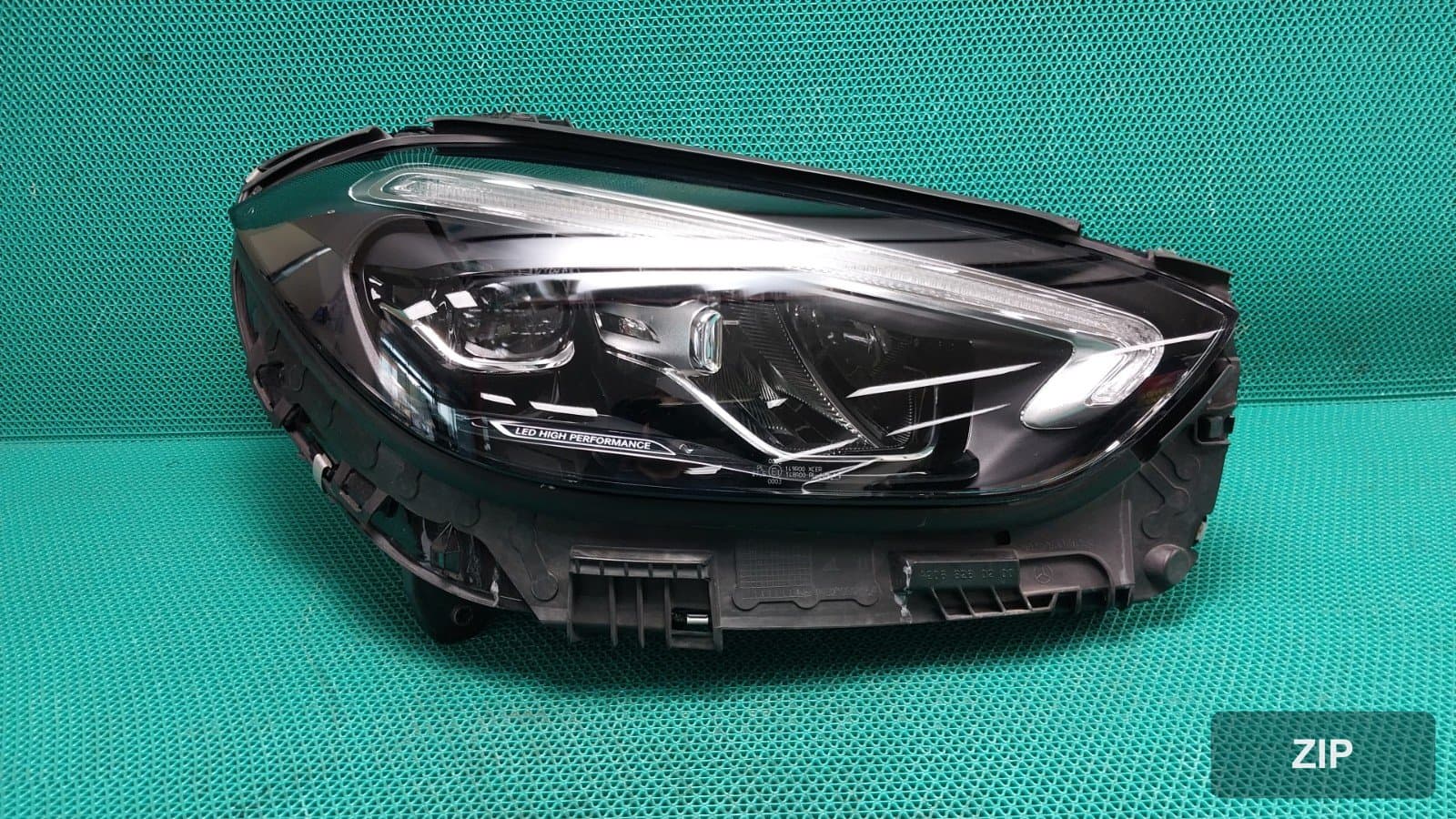 Mercedes-Benz C200 4MATIC Avangarde 2022 — фара правая A2069064003