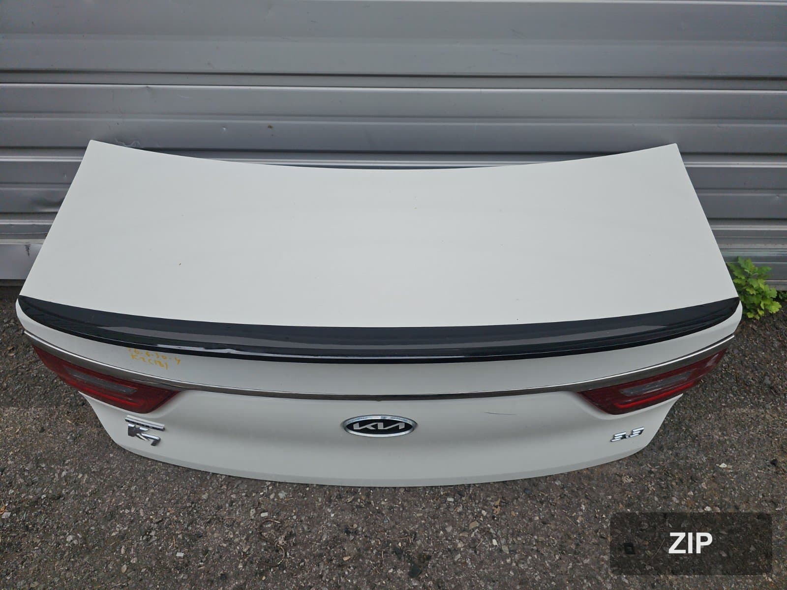 Kia K7 2018 — крышка багажника правая