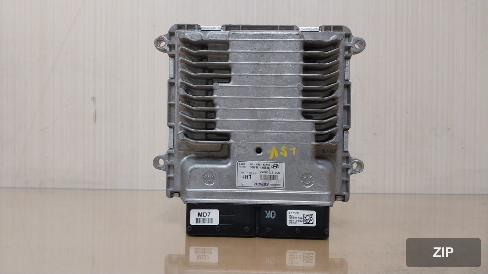 Genesis EQ900 2018 — блок управления двигателя (ECU) 391023LHD0