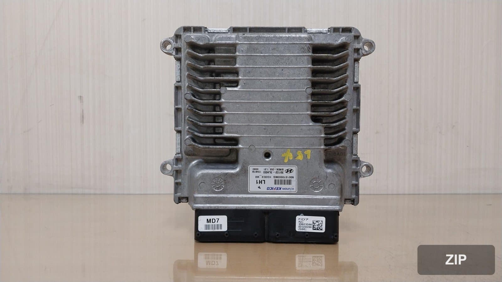 Genesis EQ900 2016 — ECU (блок управления двигателем) 391023LHD0